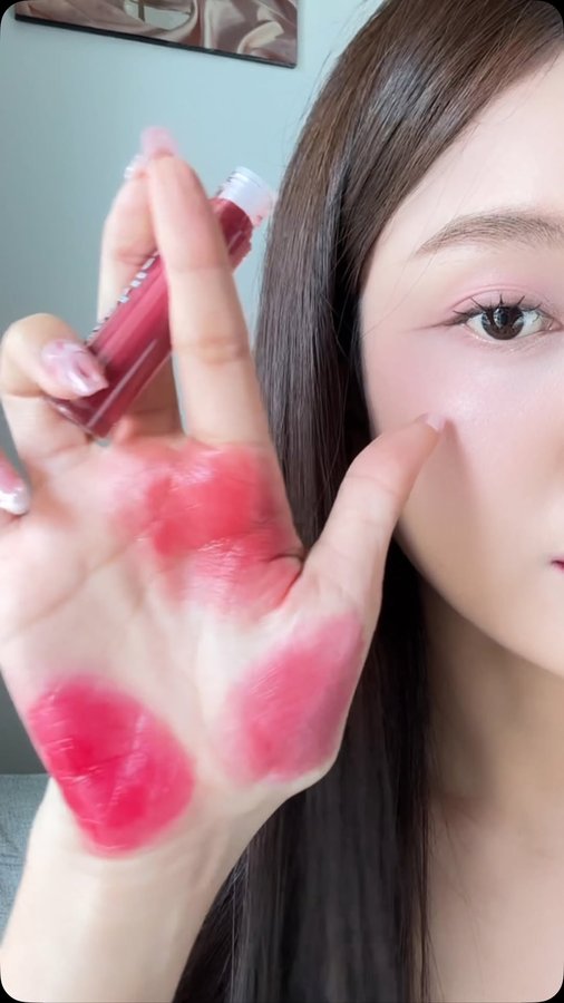 Instagram post by @aomaps for Barenbliss. Caption reads: [...] Tint จากแบรนด์ลูกรักของออม @barenbliss_th....