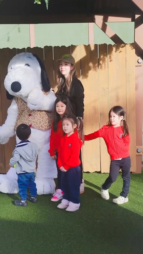 Instagram post by @euniceandlancelee for Knott's Berry Farm. Caption reads: Ad @knottsberryfarm hosted our entire family for....