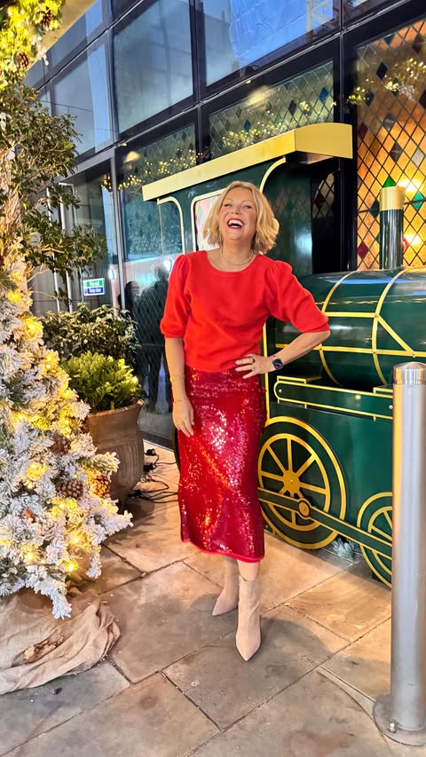 Instagram post by @alice_inthe_looking_glass for Sarah Haran. Caption reads: Yesterday was a very holly jolly Monday meeting up....