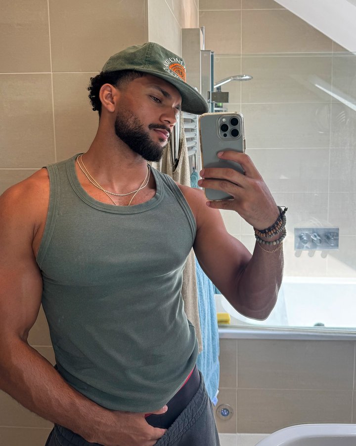 Instagram post by @humroy for Hublot. Caption reads: enjoy your friday 🙂‍↔️.