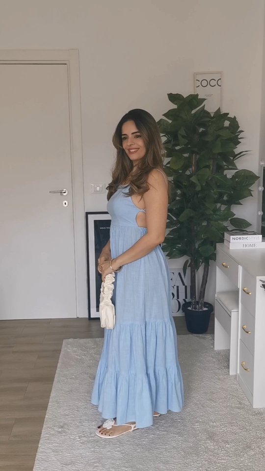Instagram post by @josy_rezende_channel for Chicwish. Caption reads: Vestito blu meraviglioso da @chicwish
💙💙💙Molto....