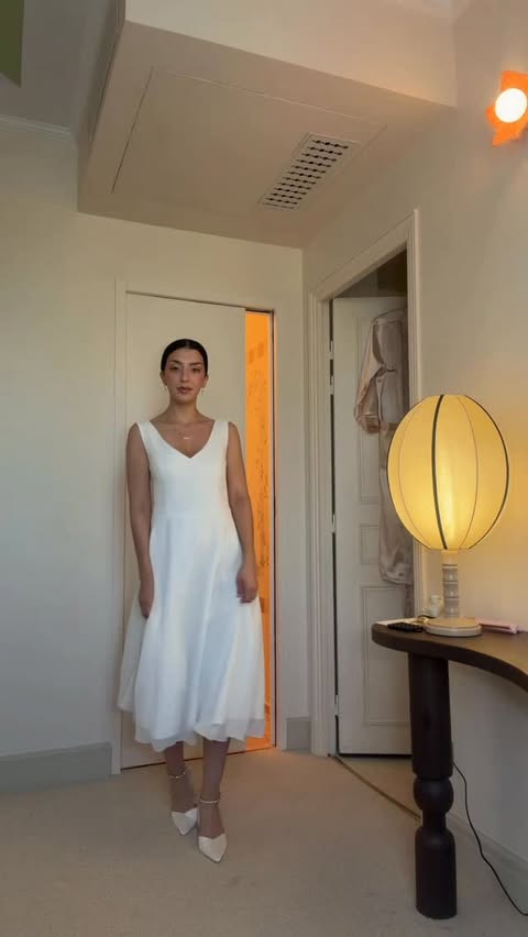 Instagram post by @amel_ioration.off for Kosas. Caption reads: Une robe blanche pour dîner avec @kosas 🤍....