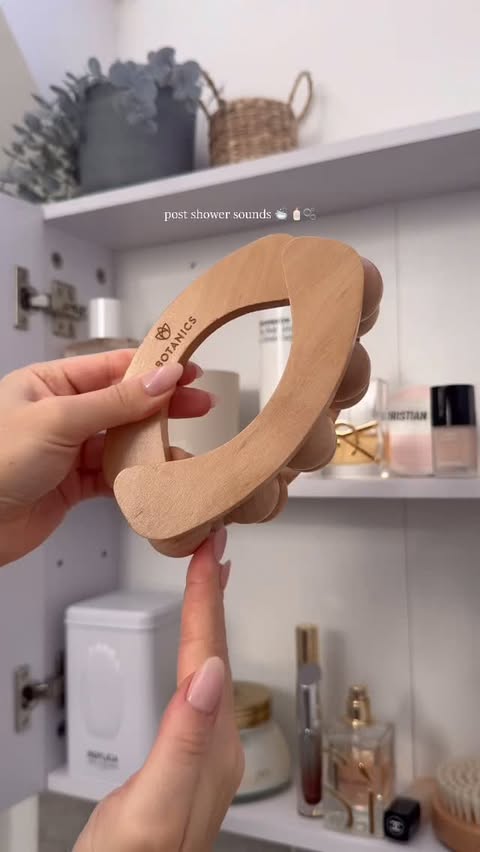 Instagram post by @withdanielle_ for Dr Sam Bunting. Caption reads: Post shower goodness 🍯 

Products used;....