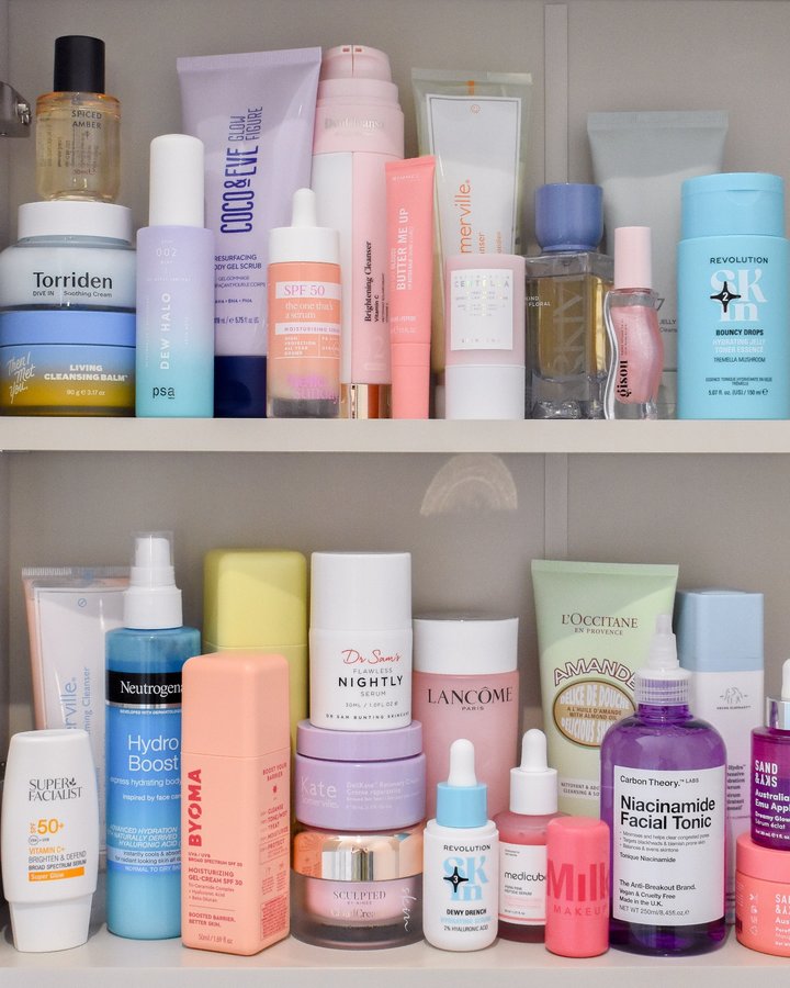 Instagram post by @dearskincarediary_ for Carbon Theory. Caption reads: Sunday’s are for roast dinners and scrolling....