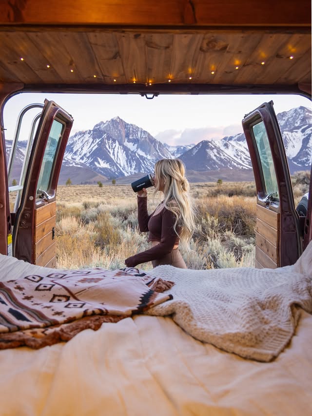 Instagram post by @michelle.lawrencee for AeroPress. Caption reads: CYBER MONDAY with my favvvv @aeropress 

Last day....