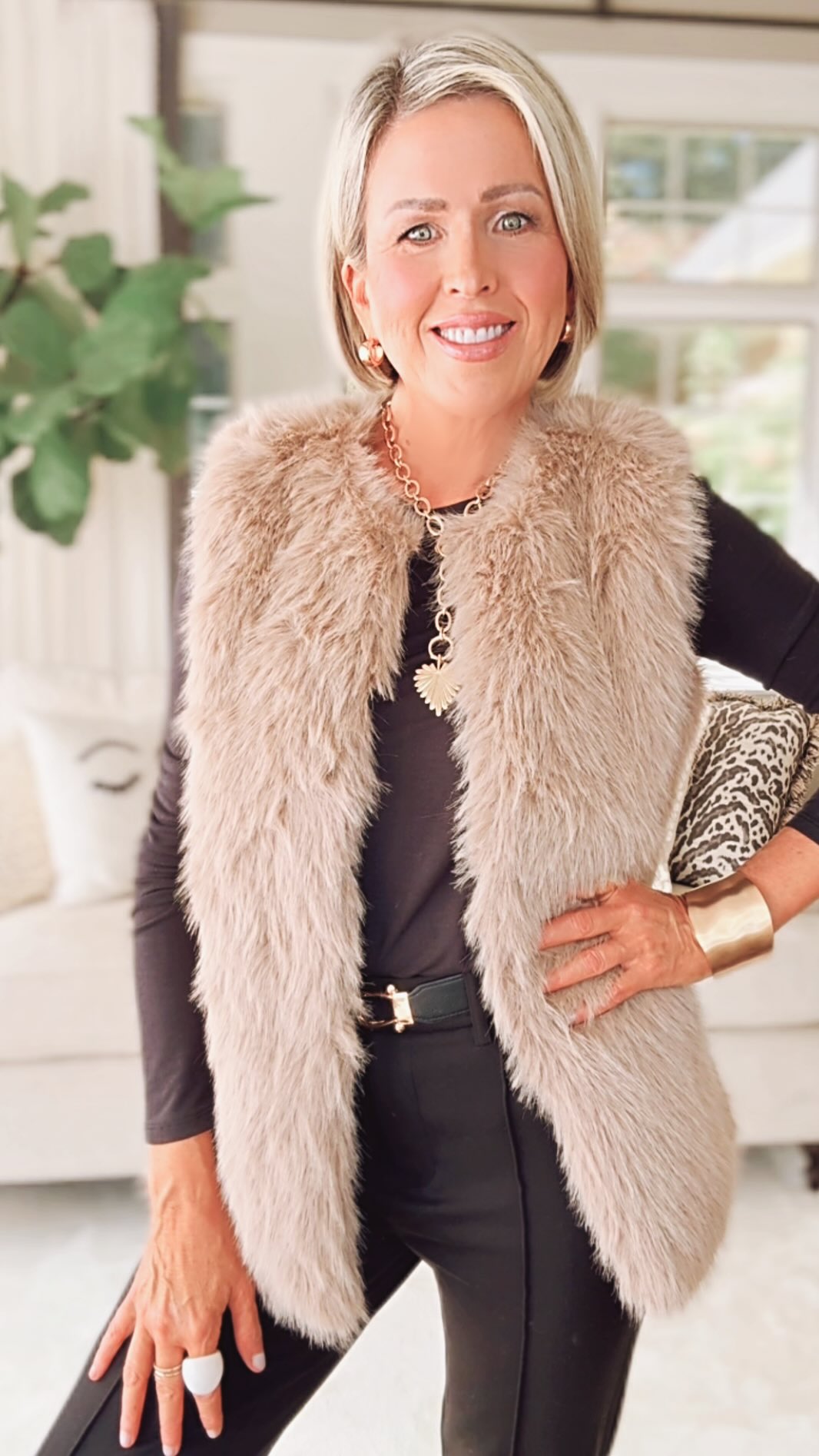 Instagram post by @dawnedonmeblog for Kohl's. Caption reads: 📣Don’t miss the Kohl’s sitewide sale — 20% off....