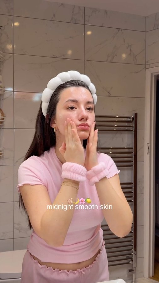 Instagram post by @annasbeautyworld_ for OLEHENRIKSEN. Caption reads: [...] 🩰🌙🌸🍋

featuring the brand new....