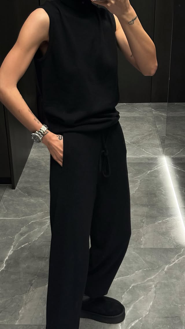 Instagram post by @kotsanew for 12 STOREEZ. Caption reads: Пуховики @12storeez 
Костюм @12storeez 
Жилет....