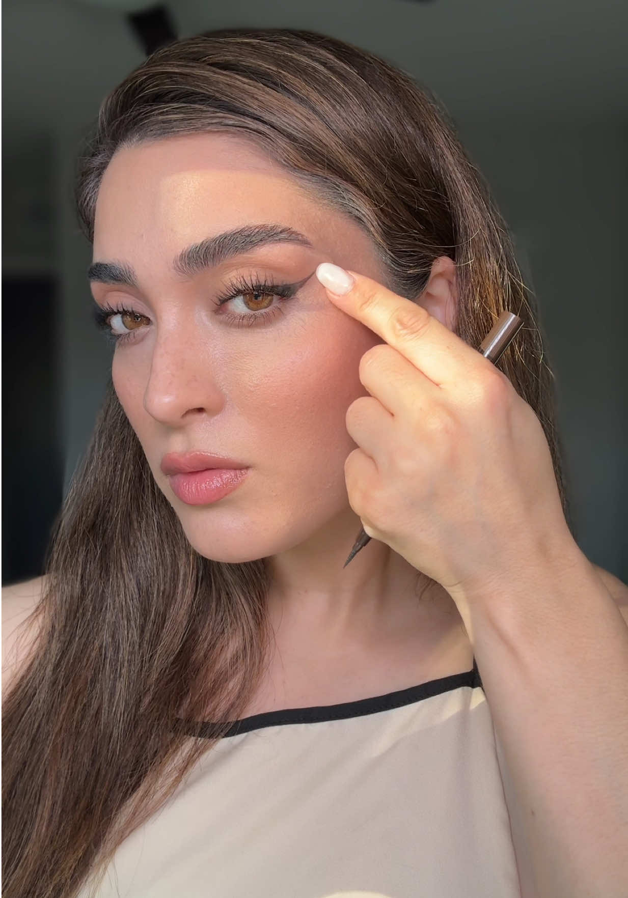 TikTok post by @fridasblanco for Stilacosmetics. Caption reads: sharp but effortless 🤎 @Stila Cosmetics  ....