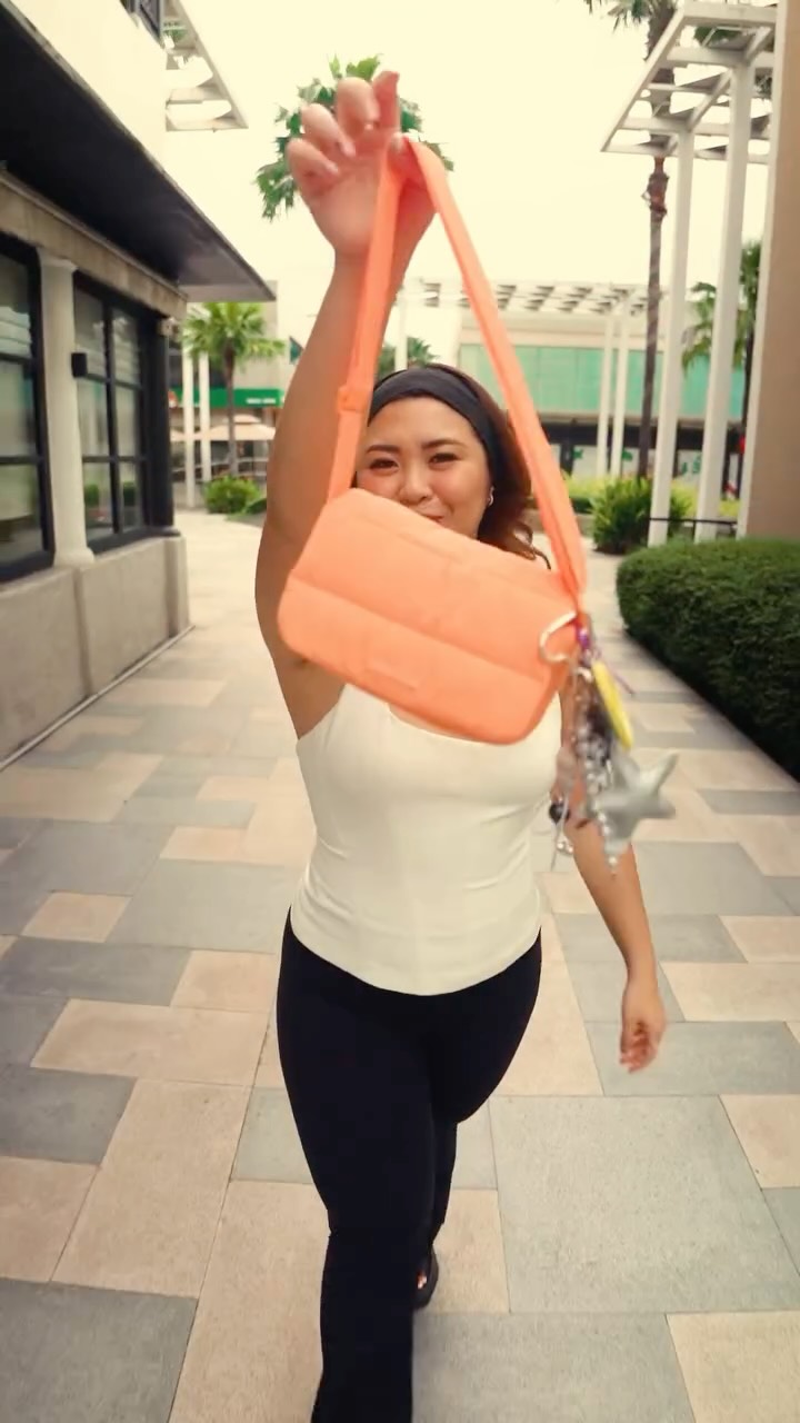 Instagram post by @vickyyvelasco for Beyond The Vines. Caption reads: just me & my Pocket Poofy bag 🍊 @beyondthevines....