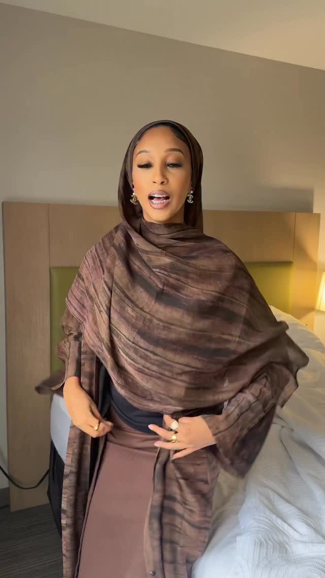 Instagram post by @yrmanda.a for Shopify. Caption reads: @shopify is the best!!.