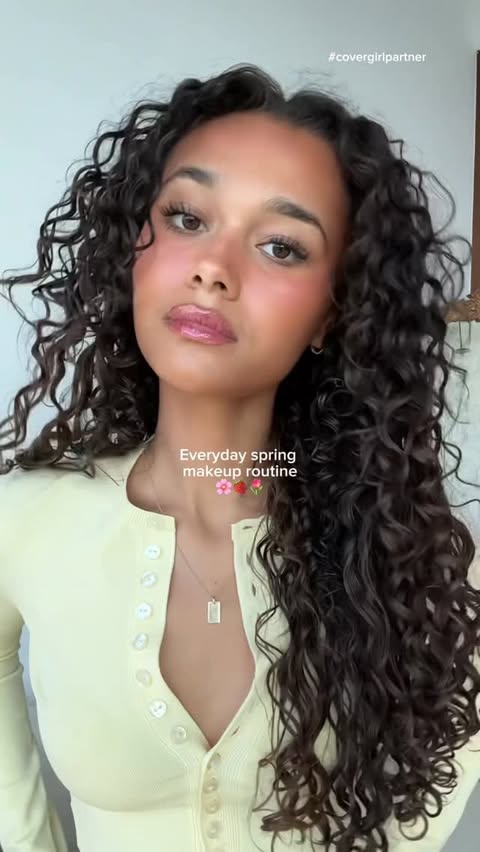 Instagram post by @amayaancr for COVERGIRL. Caption reads: easy breezy spring makeup routine @covergirl 💐....