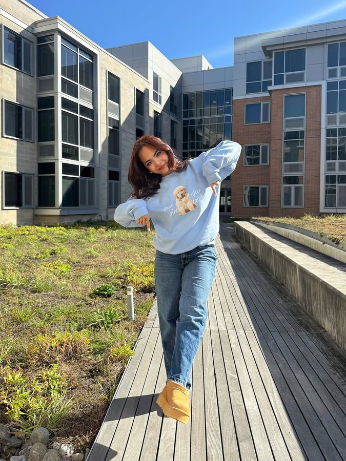 Instagram post by @xhellxhan for BEARPAW. Caption reads: Cold mornings, cozy steps #BEARPAWComfort....