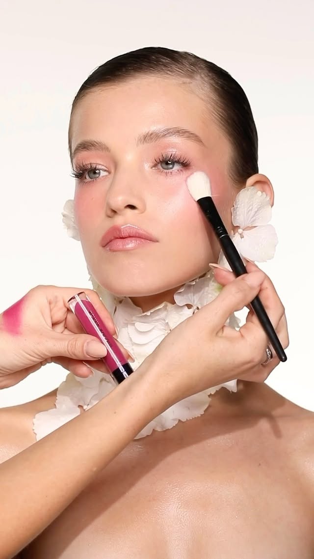 Instagram post by @valentyna_pushkarenko for EVE LOM. Caption reads: [...] VITAMIN ENRICHED EYE BASE - @evelom KISS MIX....