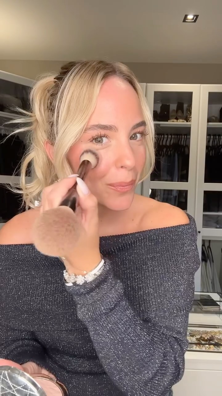 Instagram post by @tacmintumerfaki for MAKEUP BY MARIO. Caption reads: 🙋🏼‍♀️💁🏼‍♀️Sabah 8 de yaptığın makyajı....