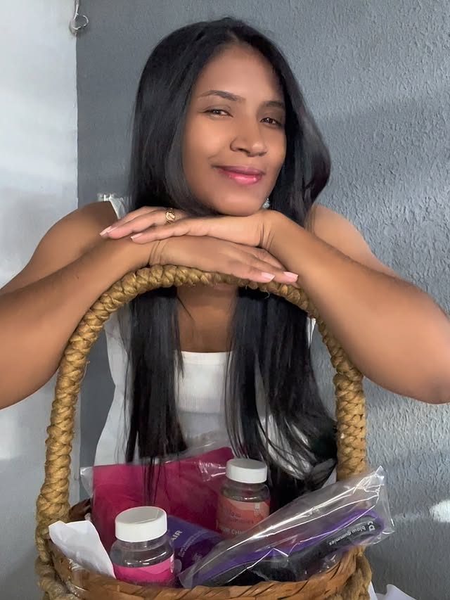 Instagram post by @ugc_marysouza for OLLY. Caption reads: Cabelo forte, pele radiante e unhas firmes? 🍓✨....