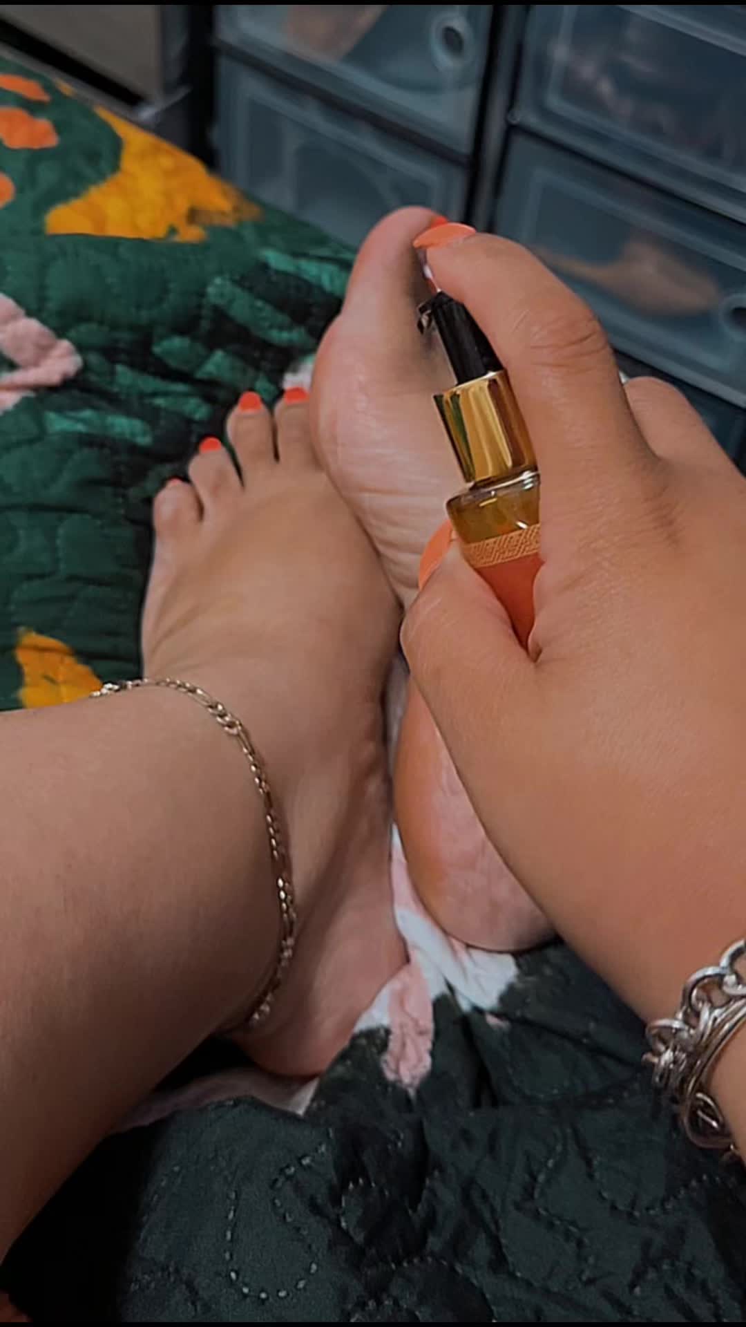 TikTok post by @hazel_eyez_thick_chic for Besque. Caption reads: @Besque #curvyinfluencer #bodyoils #skincare [...].