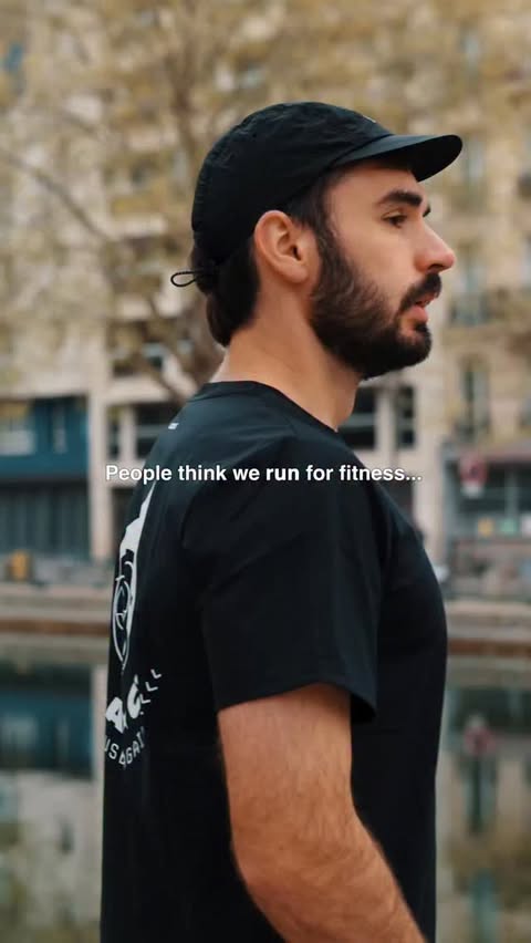 Instagram post by @roman__geyer for Circle Sportswear. Caption reads: Running is a therapy ⤵️ (Fr en dessous) 🇬🇧 When....