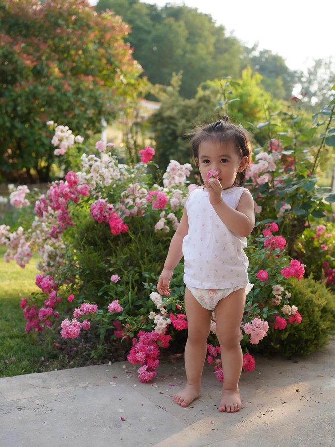 Instagram post by @yasmine_vargas2307 for Rascals. Caption reads: [...] a sunny adventure! ☀️ With @rascalsbaby....