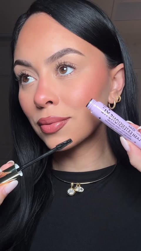 Instagram post by @valeloren for Milani Cosmetics. Caption reads: [...] so good, no lash extensions needed....