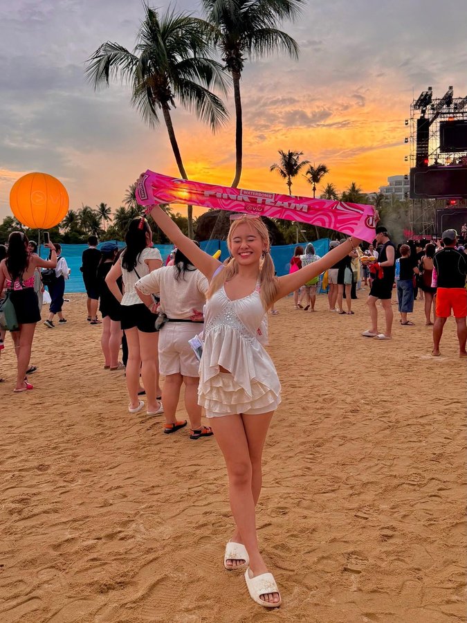 Instagram post by @dycedycey for DBS Bank. Caption reads: waterbomb 25’ 😙💦🔫 @dbsbank @viusg @sprite [...].