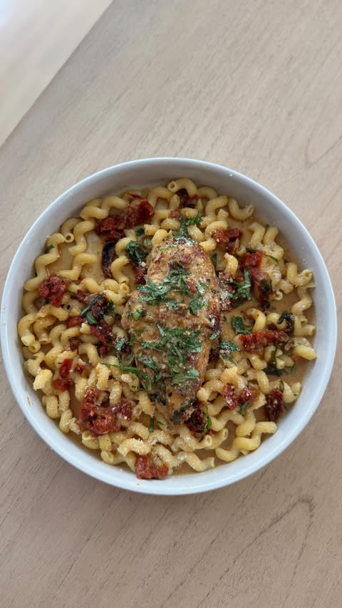 Instagram post by @bernicegracefit for Paragon Fitwear. Caption reads: Marry me chicken & proof you can easily hit 50g of....