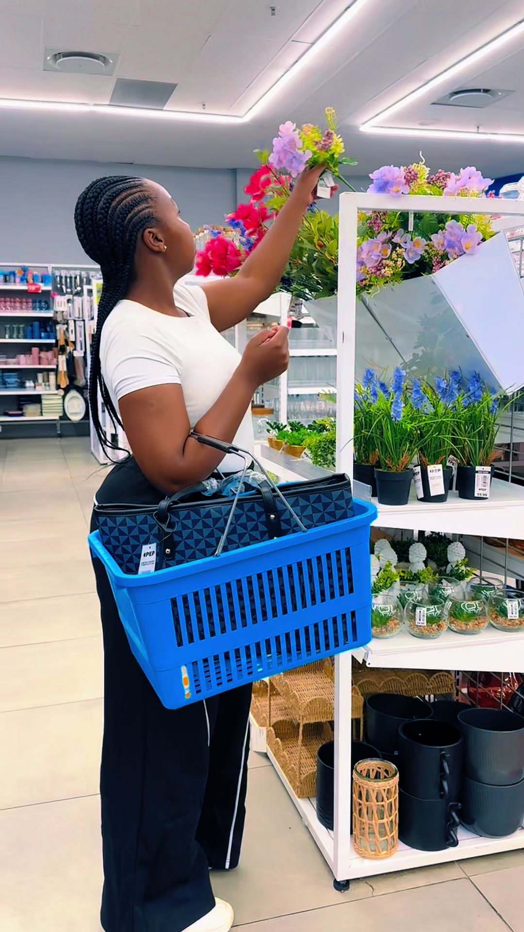 TikTok post by @sihlen41 for Service Insider. Caption reads: [...] day easier. 💙✨✔️ @PEP South Africa @Service....
