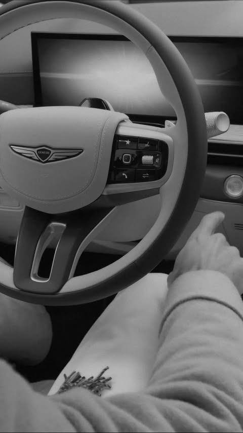 Instagram post by @laurandnicolas for Genesis USA. Caption reads: A sophisticated outfit for a sophisticated....