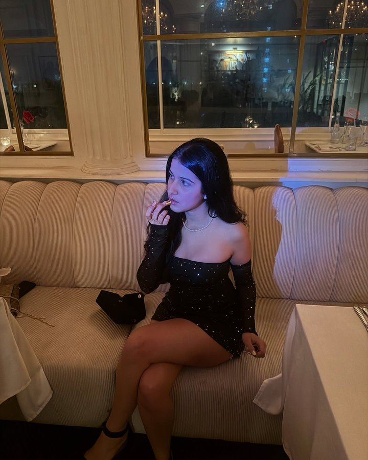 Instagram post by @taneesho for Urbanic. Caption reads: girl math is shopping on @savana & @urbanic_in....