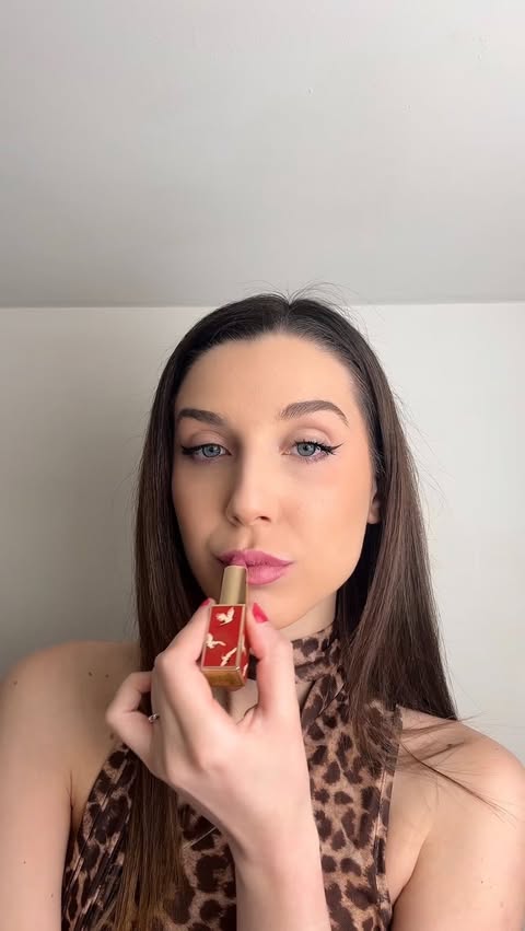 Instagram post by @flavia_ferraro19 for Catkin. Caption reads: [...] 👀💭 The lipstick of your dreams 💄 #catkin....