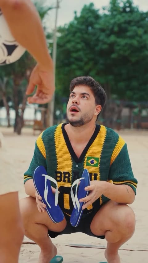 Instagram post by @alvxaro for Havaianas. Caption reads: [...] o ritmo e o uniforme no pé pra torcer:....