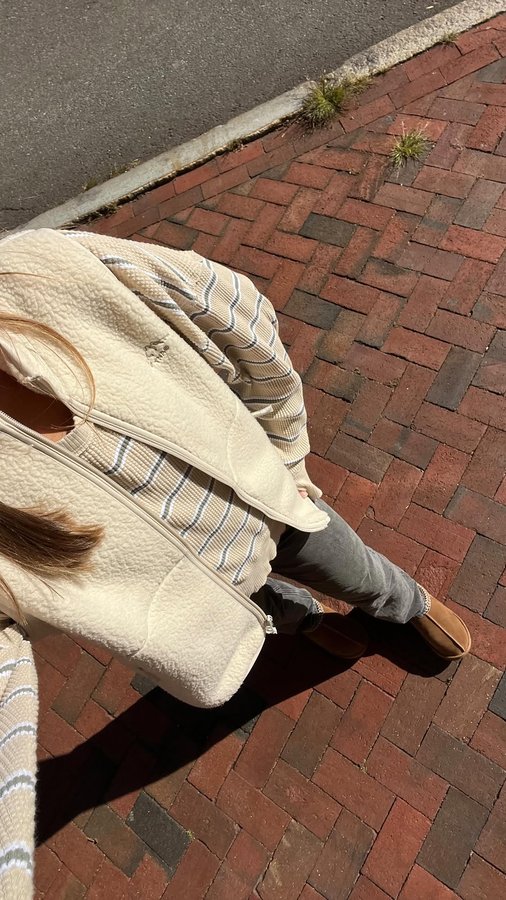 Instagram post by @hollyjreardon for RXBAR. Caption reads: #ad @rxbar is my favorite post-run snack👟🫐 it’s....