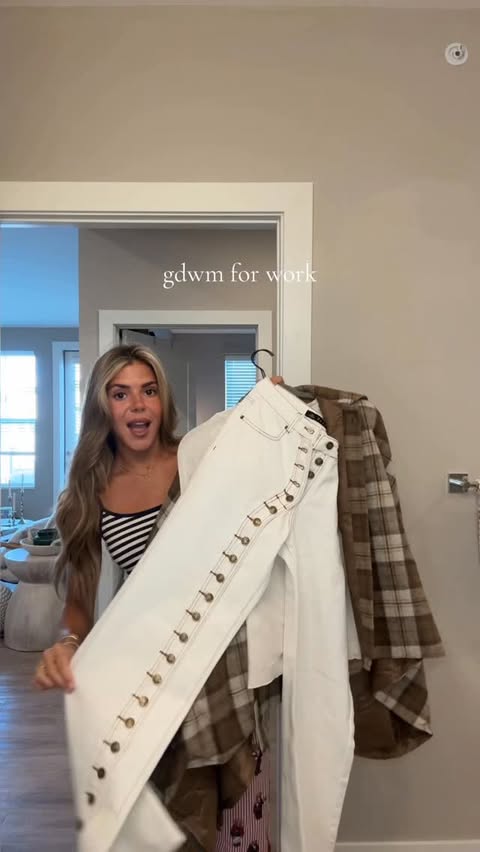 Instagram post by @madisonsvetz for Intimissimi. Caption reads: was so in love w/ these jeans i got them in....