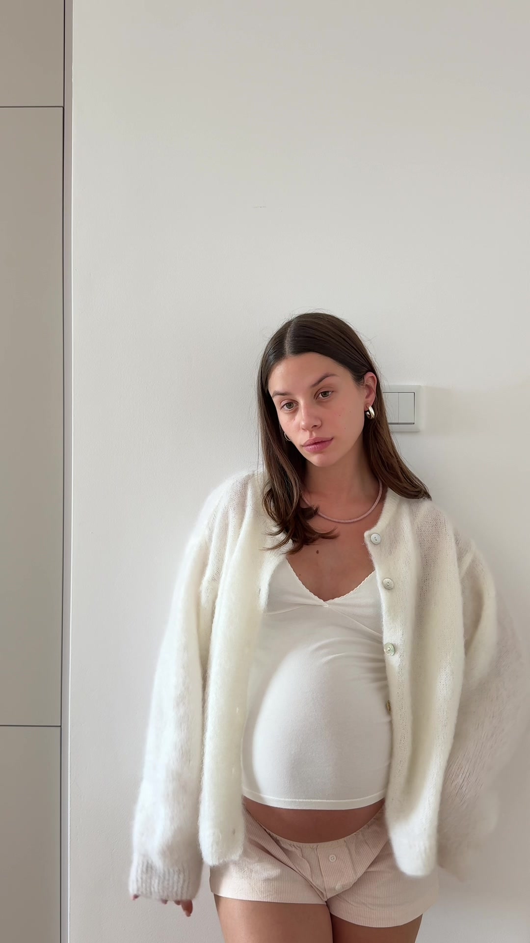 TikTok post by @juleswicher for Nivea. Caption reads: [reklama] GLOW POP GIRL routine - czyli jak nabrać....