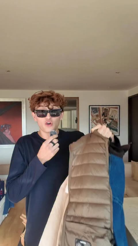 Instagram post by @imfersolis for Liverpool. Caption reads: [...] #ENCUENTRATUAERO #AEROPOSTALE....