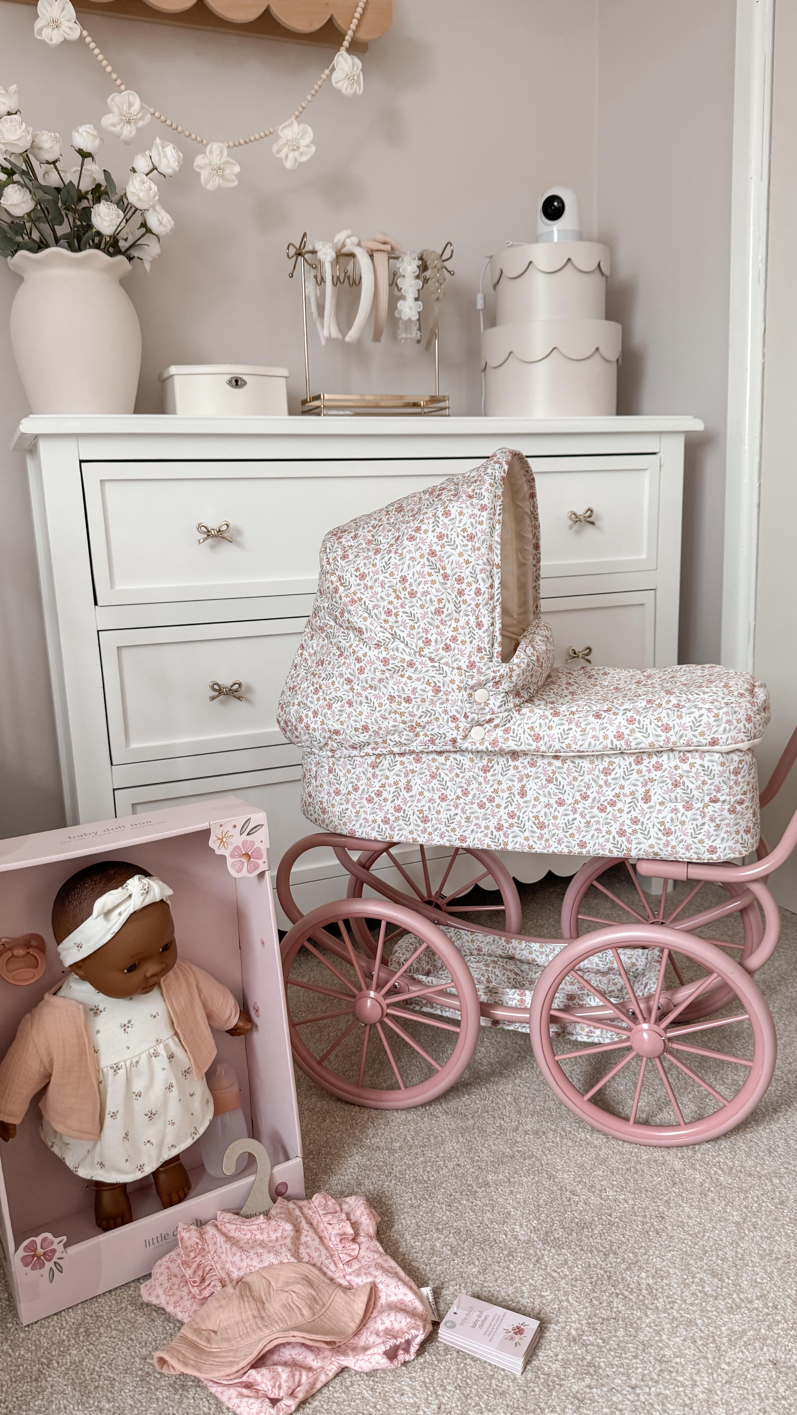 Instagram post by @jessicalouiseathome for Mabel & Fox. Caption reads: Looking for ‘The Big Gift’ for your little girl....