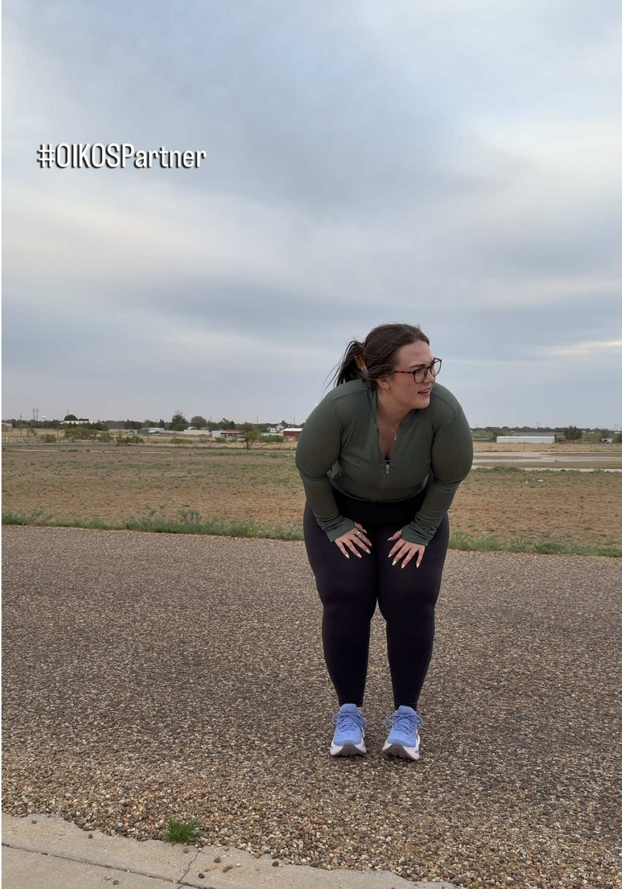 TikTok post by @kims.weightloss.journey for Oikos Venezuela. Caption reads: #OIKOSPartner What I've been doing after my runs....