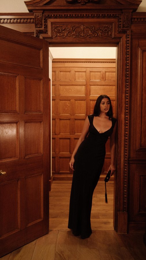 Instagram post by an influencer for eBay UK. Caption reads: Ad. This holiday season skip the nothing to wear....