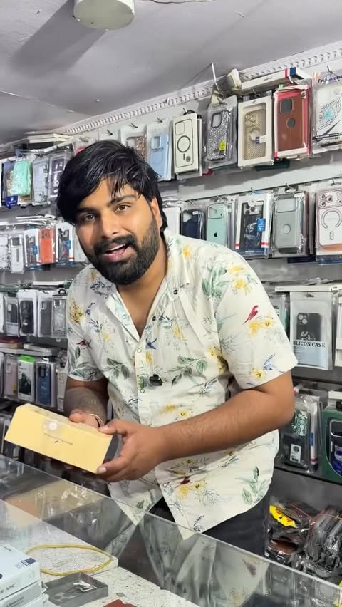 Instagram post by @itsvivek_buddy for Flipkart. Caption reads: [...] value looks like after 3 years with Flipkart....