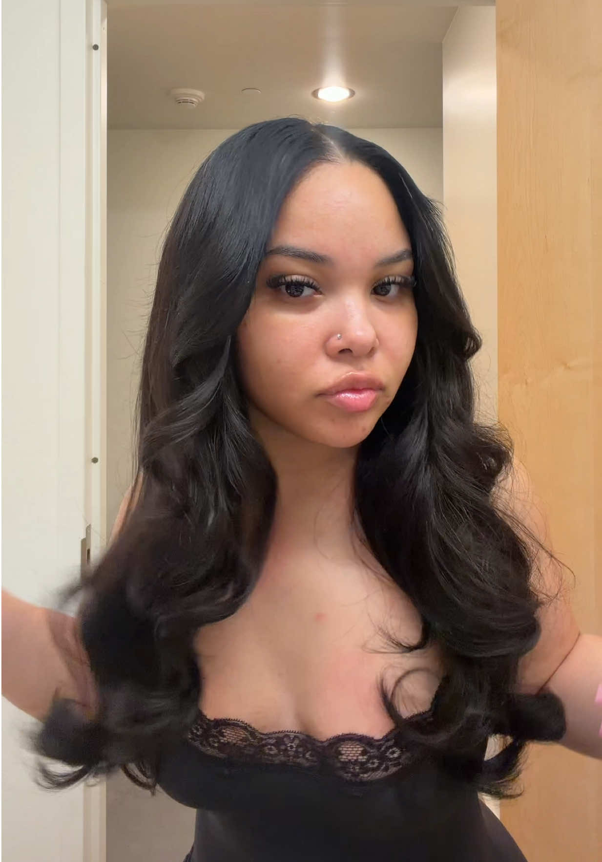 TikTok post by @parissamourrr for Wequeen. Caption reads: [...] 😮‍💨✨💕 #quickweave Hair is from....