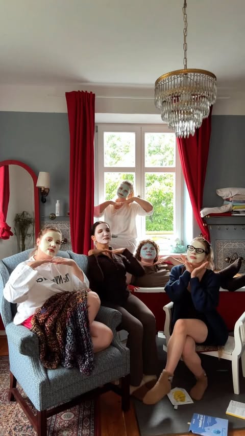Instagram post by @mary_zhu1 for Dr.Jart+. Caption reads: Skincare ráno s maskami @drjart *gifted.