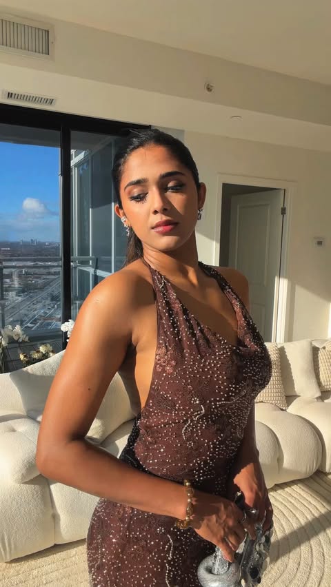 Instagram post by @_aparna_rajan for THE COMMENSE. Caption reads: Choose my night-out fit ✨

All these beautiful....