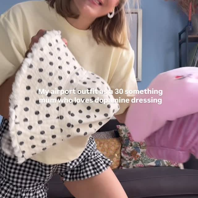 Instagram post by @wearsschatzy for SmartBuyGlasses. Caption reads: ⚠️Holiday content incoming⚠️
This is your chance....