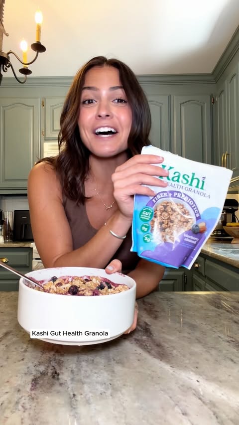 Instagram post by @stephgrassodietitian for Kashi. Caption reads: #Kashipartner Stop searching for a granola that....