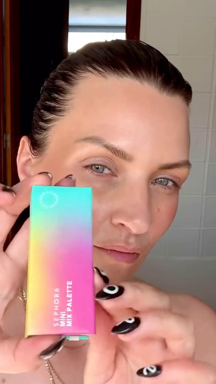 Instagram post by @samchapman for NARSCosmetics. Caption reads: One from Ibiza. 
I like to keep it simple and this....