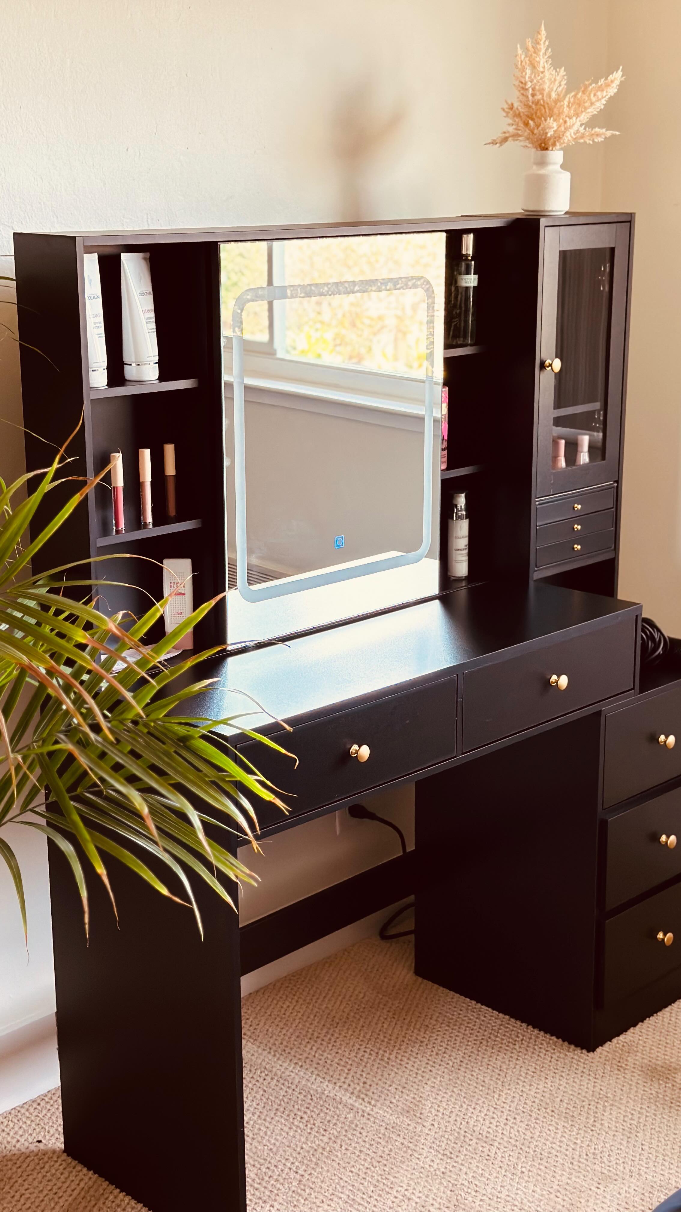 Instagram post by @suzanolcer12 for Sikaic. Caption reads: [...] 

Coupon Code: “IG30” for $30 OFF

#sikaic....