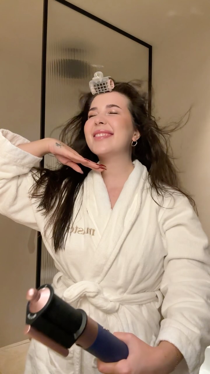 Instagram post by @mervekutlu for John Frieda. Caption reads: Roma’da sabah 8’de birlikte hazırlanalım demiştim....