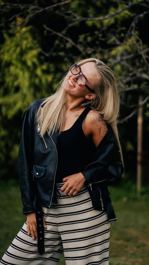Instagram post by @murutarsofia for ABOUT YOU. Caption reads: About you’s on lai valik riideid [...].