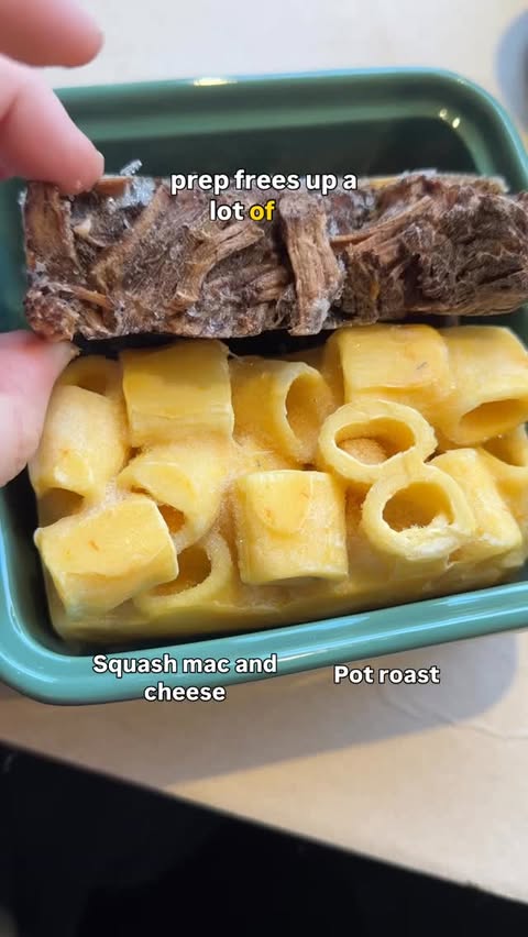 Instagram post by @simplysarahhart for Souper Cubes. Caption reads: Freezer meal prep with @soupercubes has given me....