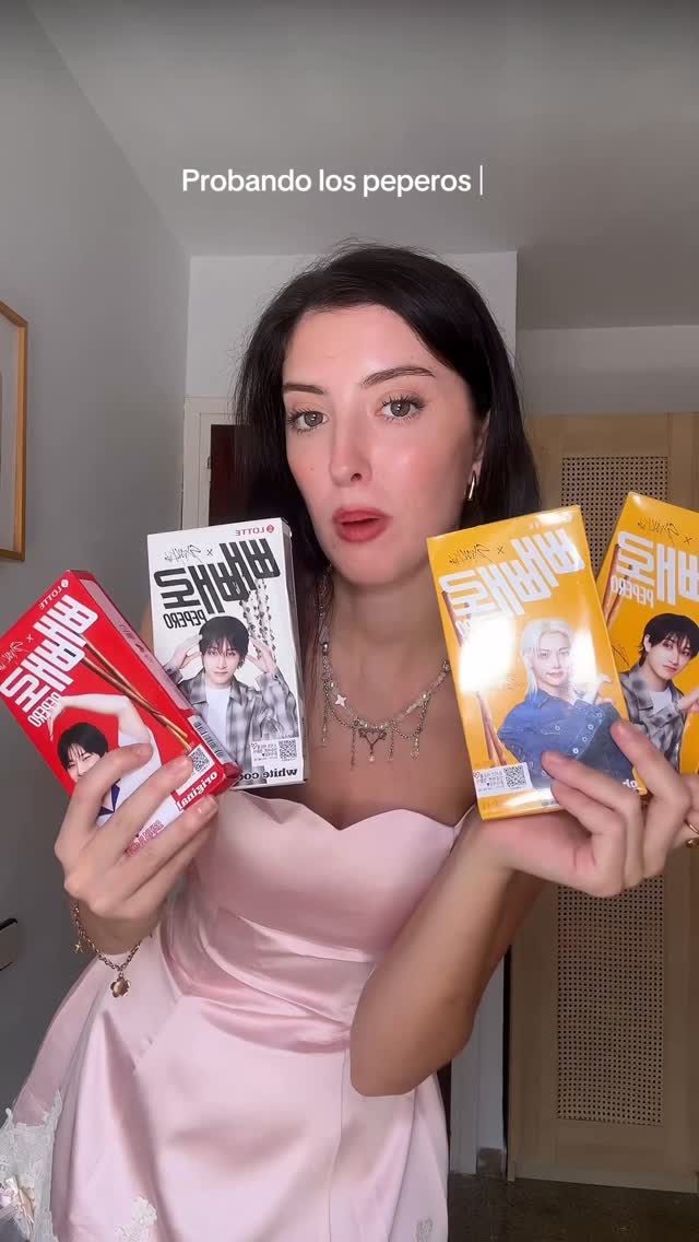 Instagram post by @itslittleyona for Joom. Caption reads: [...] producto, por si os interesa....